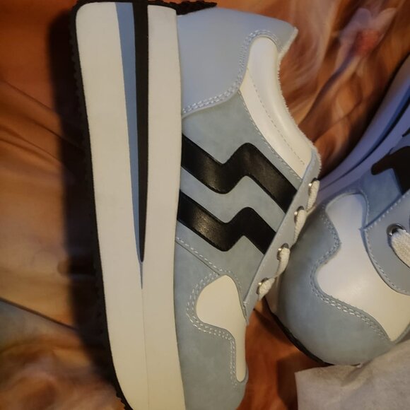 Dolls Kill Bratz collab size 9 shoes - Picture 3 of 3